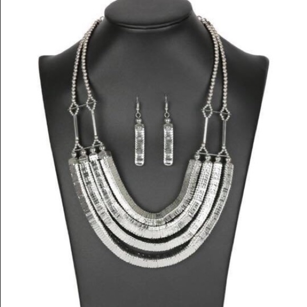 Necklace with earrings silveria